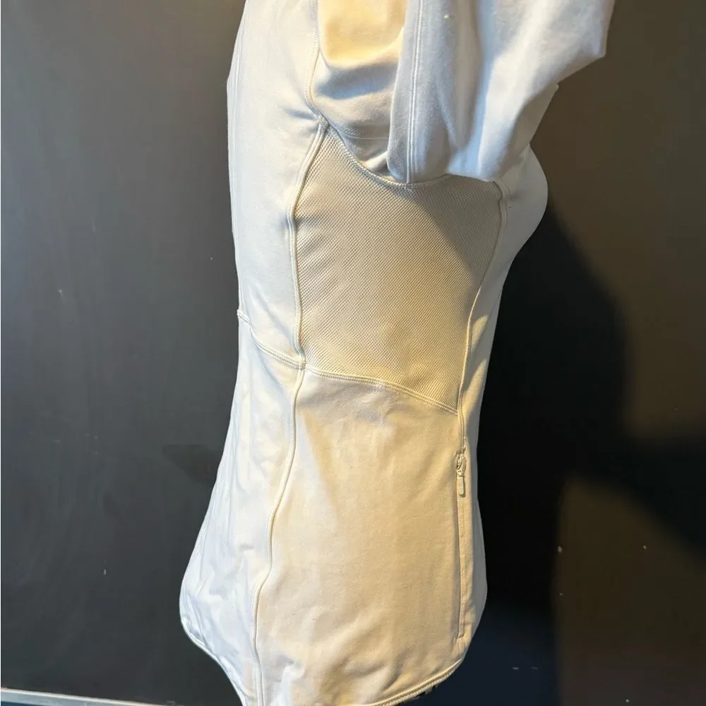 Lululemon Mesh Is More Jacket - Picture 6 of 8